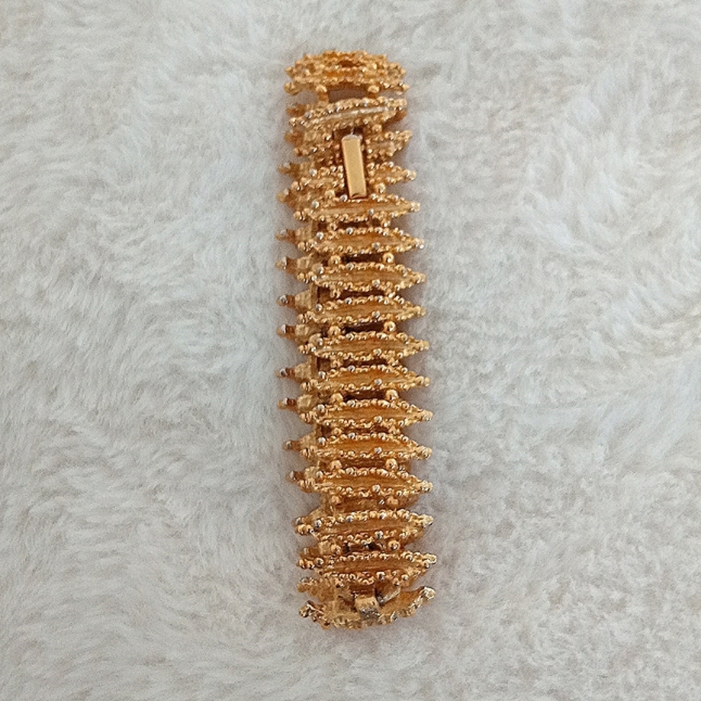 Avon Vintage gold tone bracelet